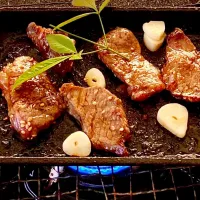 「ガーリックハラミ焼き」
焼野菜、自家製パン、スープを添えて 昼ごはん💦|ばくあんしゃさん