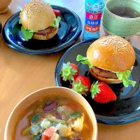 照り焼きバーガー🍔|さくたえさん