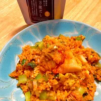 朔ちゃんから貰った粉末出汁でキムチ炒飯🌱|さくたえさん