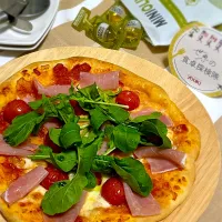 おうちピザその1🍕生ハムとルッコラのピザ|あゆさん