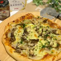 おうちピザその2🍕新じゃがと舞茸のアンチョビピザ|あゆさん