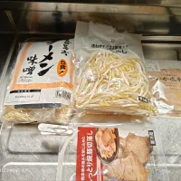 夜勤明け就寝前の2025/05/13のメニューでした頂き物の喜多方ラーメン業務用を利用して|Tarou  Masayukiさん