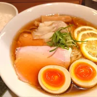 【TRYラーメン大賞2021-2022 
新店・しょうゆ部門5位】 
【夏期限定】
支那蕎麦 澤田 
冷やし昆布水らーめん・黒
 (1,150円) 
＋白ご飯 (150円)
＋海苔 (別皿、6枚、100円)
＠新宿御苑前3分 
(JR新宿駅から徒歩分) 
25130
〈醤68塩22噌󠄀12タ5昆7出7F6冷3〉