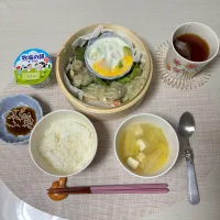 せいろ蒸し、白米、お味噌汁、ヨーグルト|むぎさん