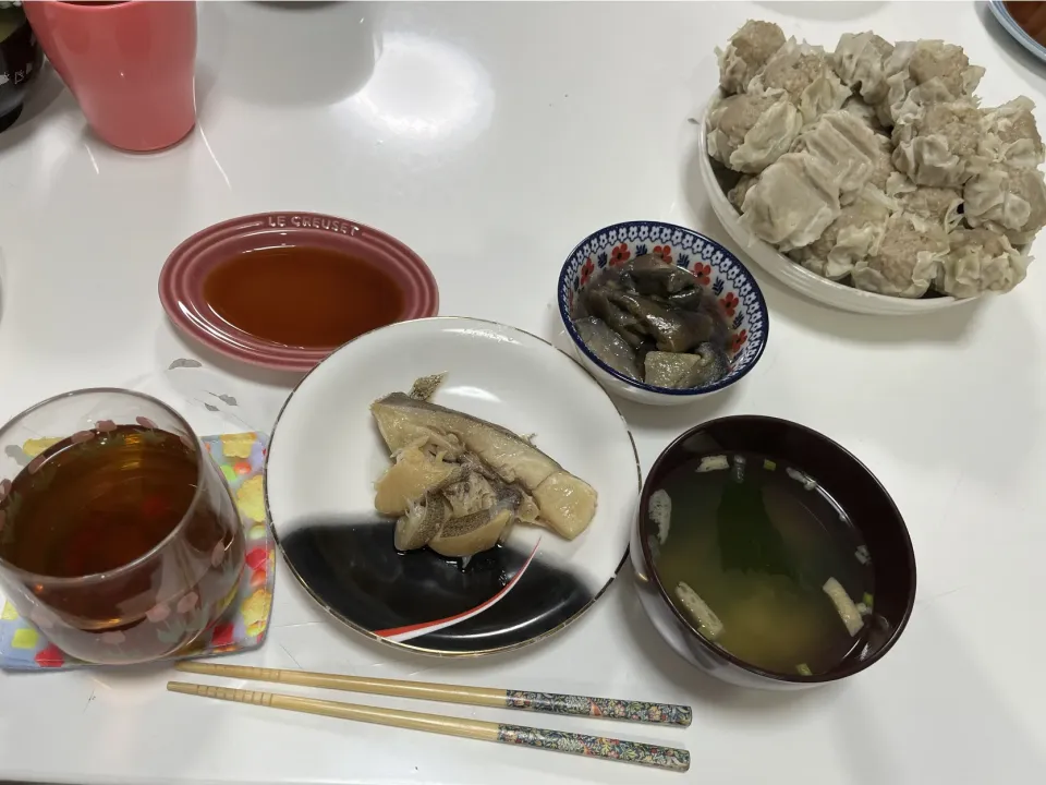 アルモンデ晩御飯☆アブラカレイの煮付け☆揚げなすの煮浸し☆焼売☆みそ汁（インスタント）|Saharaさん
