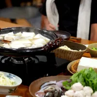 今日の夜ごはん、具だくさんの湯豆腐。|asacoshirasakaさん