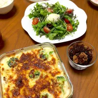 グラタン(鶏もも、エビ、玉ねぎ、キャベツ、ブラウンエノキ、ブロッコリー、マカロニ)、シーザーサラダ| 柚子きりかさん