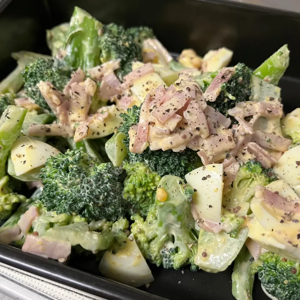 ブロッコリー、卵、ベーコンのサラダ|sanaeさん
