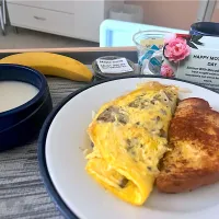 Omelette and 1/2 French toast, cream of wheat, banana|🌺IAnneさん