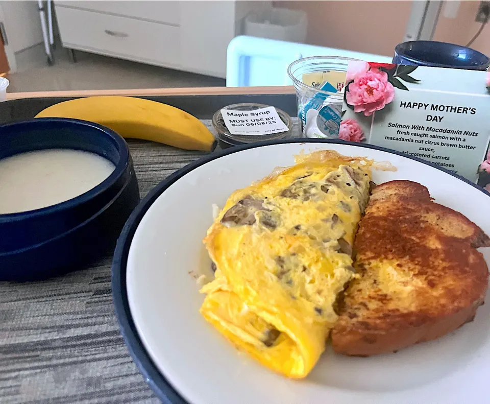Omelette and 1/2 French toast, cream of wheat, banana|🌺IAnneさん