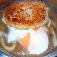 生タマゴとコロッケを乗せたとろみ付き粉砕牛丼うどん|darkbaronさん