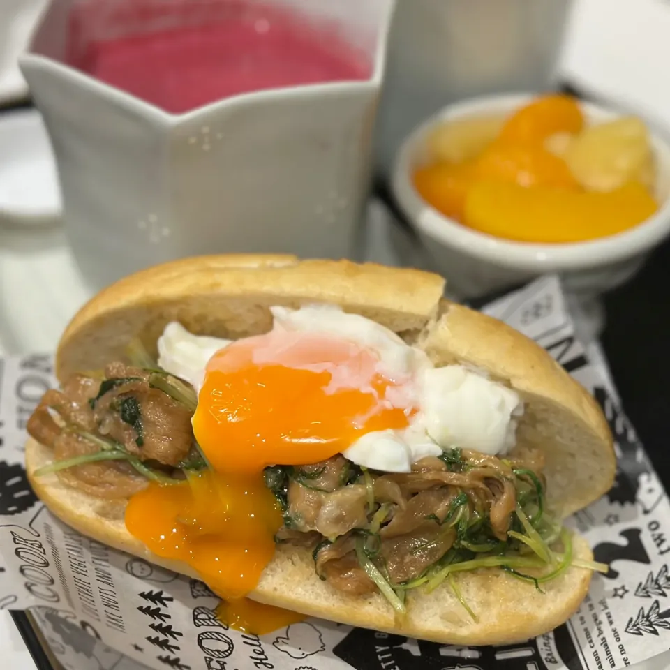 水菜と豚肉のチーズたまごサンド|くまちゃんさん