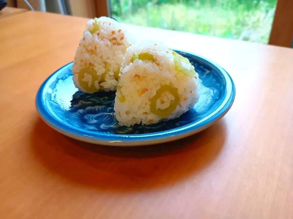 きつねさんの料理 ふきごはんおにぎり|tamagomagomagoさん