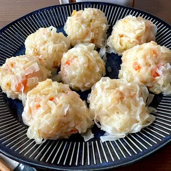 Snapdishの人気料理写真:海老とカニカマのしんじょう焼売✨