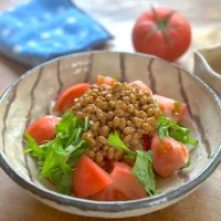 納豆ドレッシングで食べる水菜とトマトのサラダ|くまちゃんさん