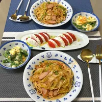 キャベツとウインナーのトマトパスタ、　　　　カプレーゼ、菜花と卵のサラダ|kekekeさん