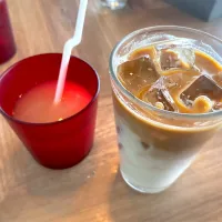 カフェラテとリンゴジュース