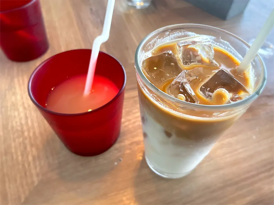 カフェラテとリンゴジュース|ももみさん