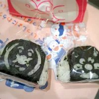 アンパンマンとバイキンマンおにぎりとポテト|ももみさん