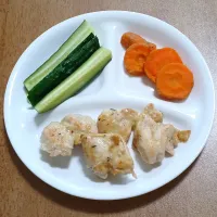 きゅうり、にんじん、鶏肩小肉のクレイジーソルト炒め|ナナさん