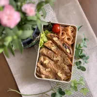 5/15❤︎国産三元豚ロース味噌マヨ漬けのっけ丼弁当🌱

＊ヤオコー国産三元豚厚切りロース
＊自家製味噌マヨ漬け
＊のっけ丼
＊スクランブルエッグ
＊たらこパスタ
＊ほうれん草の胡麻和え|Makinsさん