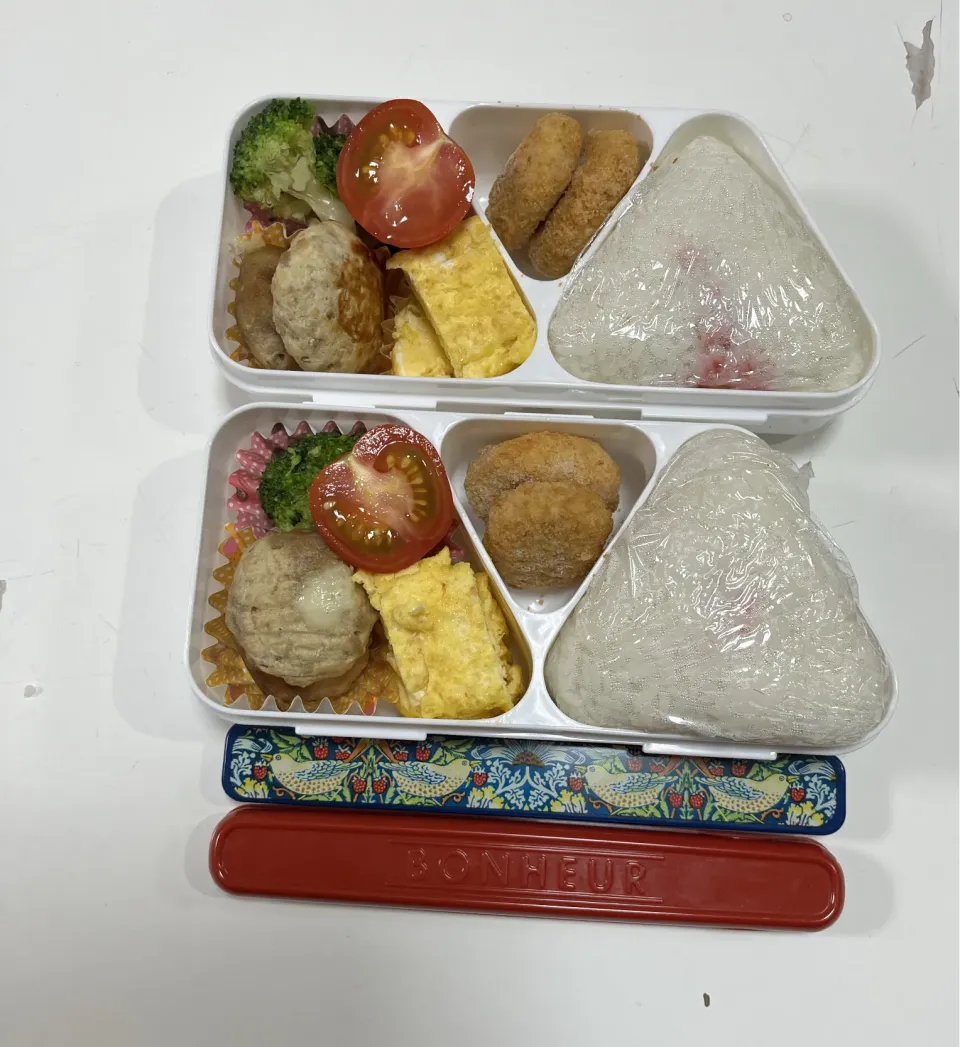 パパ弁と母弁☆明太マヨフライ☆梅しそチキン☆ブロッコリー☆プチトマト☆卵焼き☆チーズinハンバーグ|Saharaさん
