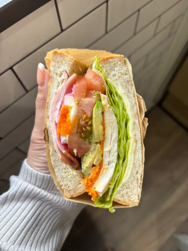 Snapdishの料理・レシピ写真:ぎっしりサンドイッチ｜ずっしりボリューミーサンドイッチ♪