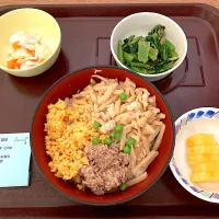 5月15日のお昼です。朝は絶食後だったのでお腹空きすぎて写真忘れました。😅ご飯は薄味のお出汁と薄口醤油で炊いた感じです。美味しい。|ナタママさん