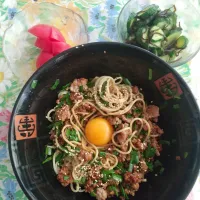 油そば   キウリの塩昆布炒めとともに|はやとさん