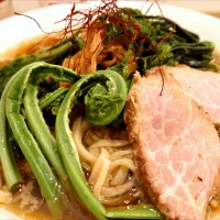 【食べログラーメン TOKYO 
百名店2018~2024 選出】 
【期間限定】 
麺や七彩 八丁堀店 
山菜の冷やし麺 (1,400円) 
＋大盛 (並と同料金) 
＠八丁堀2分 
(JR東京駅から徒歩12分)
25132
〈醤69塩22噌󠄀12タ5昆7出7F6冷4〉|大脇さん