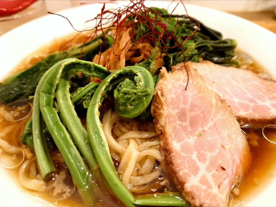 【食べログラーメン TOKYO 
百名店2018~2024 選出】 
【期間限定】 
麺や七彩 八丁堀店 
山菜の冷やし麺 (1,400円) 
＋大盛 (並と同料金) 
＠八丁堀2分 
(JR東京駅から徒歩12分)
25132
〈醤69塩22噌󠄀12タ5昆7出7F6冷4〉|大脇さん