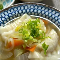 水餃子 ブロッコリーの芯？茎も入れてみました。|🍒ふみりん🍒さん