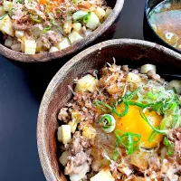 豚ひき肉と山芋のそぼろ丼|mikkoroさん
