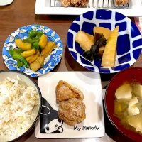 唐揚げ　ごぼうと豆腐の味噌汁　たけのこと昆布の煮物　たけのことピーマンのカレー炒め|おさむん17さん
