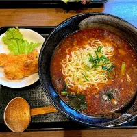 今日は職場の同僚と中華ランチ✨日替りランチ🍜は
"ちょっと辛いラーメンととり天"🤭|yokoさん