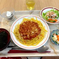 寮の晩ごはん😋| すかラインさん
