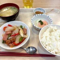 寮の朝ごはん😋|すかラインさん