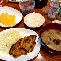 出張で自宅に泊まる🏠豚の味噌焼き😋|すかラインさん