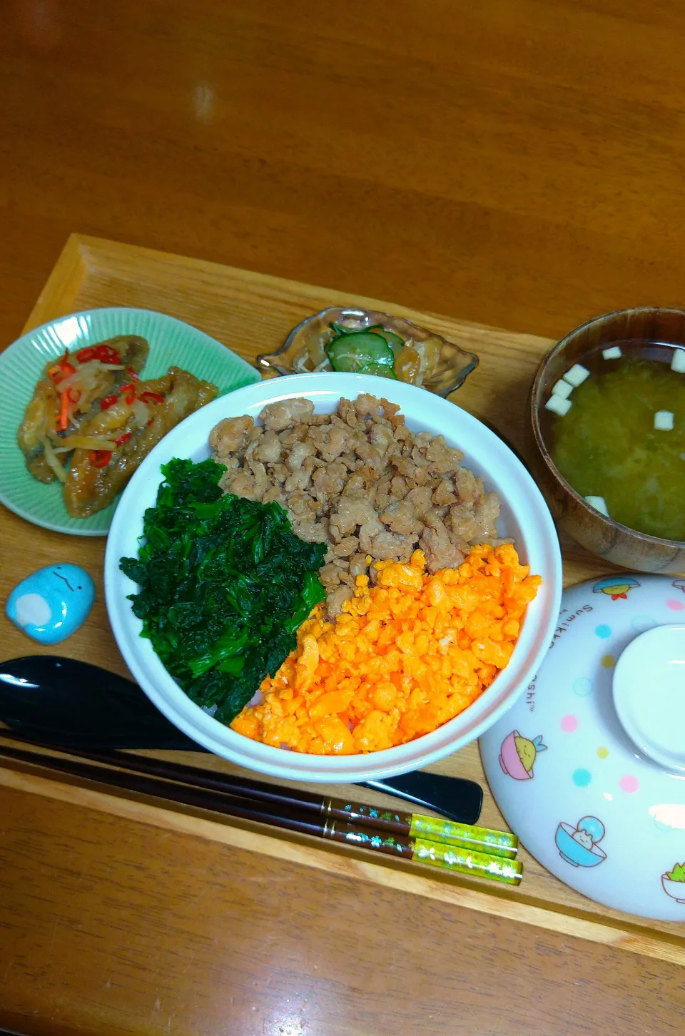 三色そぼろ丼|とししいたけさん