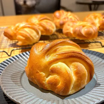 Snapdishの人気料理写真:クリームパン