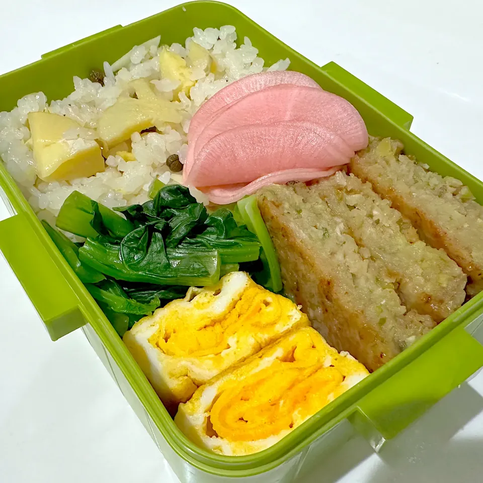 筍ごはんとキャベツメンチ弁当|くまちゃんさん