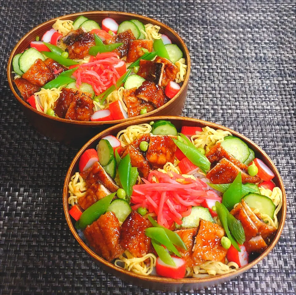 母とムスコのラブラブおソロ♪さんまの蒲焼きちらし寿司弁当|からあげビールさん