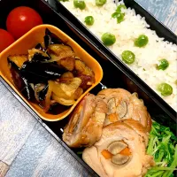 グリンピースご飯に鶏肉巻き🍗|みっこちゃんさん