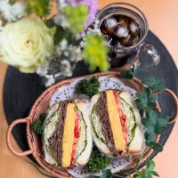 5/16❤︎和牛焼肉たまご焼きサンド🥪🌱
お弁当の残り物で…

＊ ぞっこん食パン
＊ 和牛焼肉
＊松露たまご焼き
＊ フリルレタス、キャベツ、トマト|Makinsさん