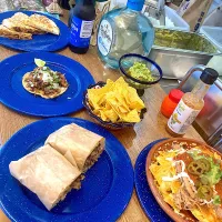 金曜は晩ご飯外食の日。大須のメキシカン「サユリタ」さんでメキシコビールを飲みながらメキシコ料理をいただきまーす🙏いい気になってこんなにとっちゃったけど食べられるかな💦Sayulita （サユリタ） - 大須観音/タコス | 食べログ| なびさん