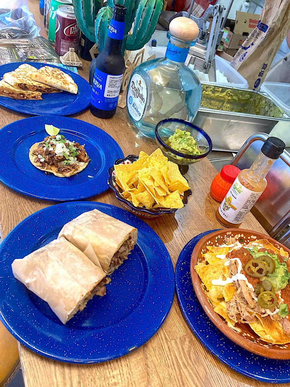 金曜は晩ご飯外食の日。大須のメキシカン「サユリタ」さんでメキシコビールを飲みながらメキシコ料理をいただきまーす🙏いい気になってこんなにとっちゃったけど食べられるかな💦Sayulita （サユリタ） - 大須観音/タコス | 食べログ|なびさん