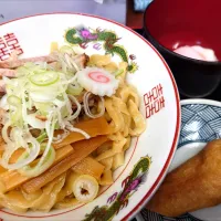 【金曜日夜営業限定】 
【食べログ うどん EAST 百名店
2017~2020,2022,2024選出店】
讃岐うどん いわい
油そば（自家製中華麺、800円） 
＋温泉玉子 (100円)
＋いなりずし (100円)
@十条7分
(赤羽から徒歩25分)
25133
〈醤69塩22噌󠄀12タ5昆7出7F6冷4
混1〉