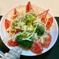 トマト🍅とブロッコリー🥦と玉ねぎ🧅のサラダ|Takeshi  Nagakiさん