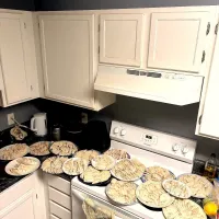 塩糀パウダーと粒味噌で餃子／包むのは多国籍の皆で♡／留学中の息子が作った大量餃子|チョコさん