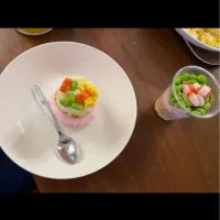 子どもと作るカップ寿司🌛|みーぬさん
